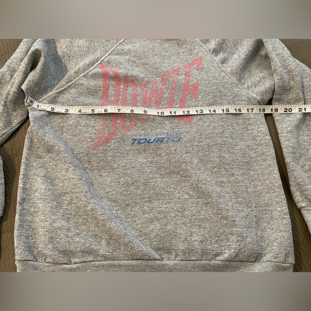Vintage 80’s David Bowie Serious Moonlight Tour 1983 Let’s Dance logo sweatshirt - Picture 7 of 9